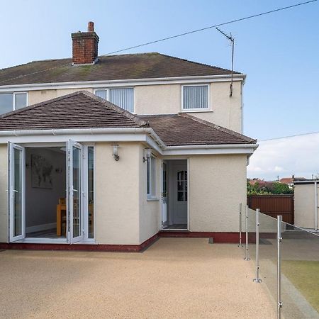 Lovely 3 Bedroom Home In Rhos On Sea Rhôs-on-Sea Exterior foto