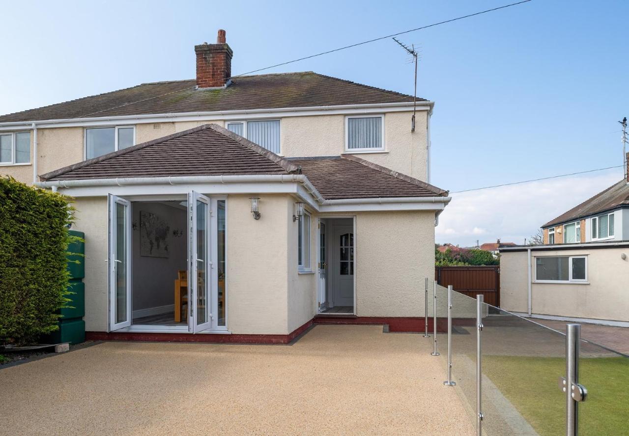 Lovely 3 Bedroom Home In Rhos On Sea Rhôs-on-Sea Exterior foto