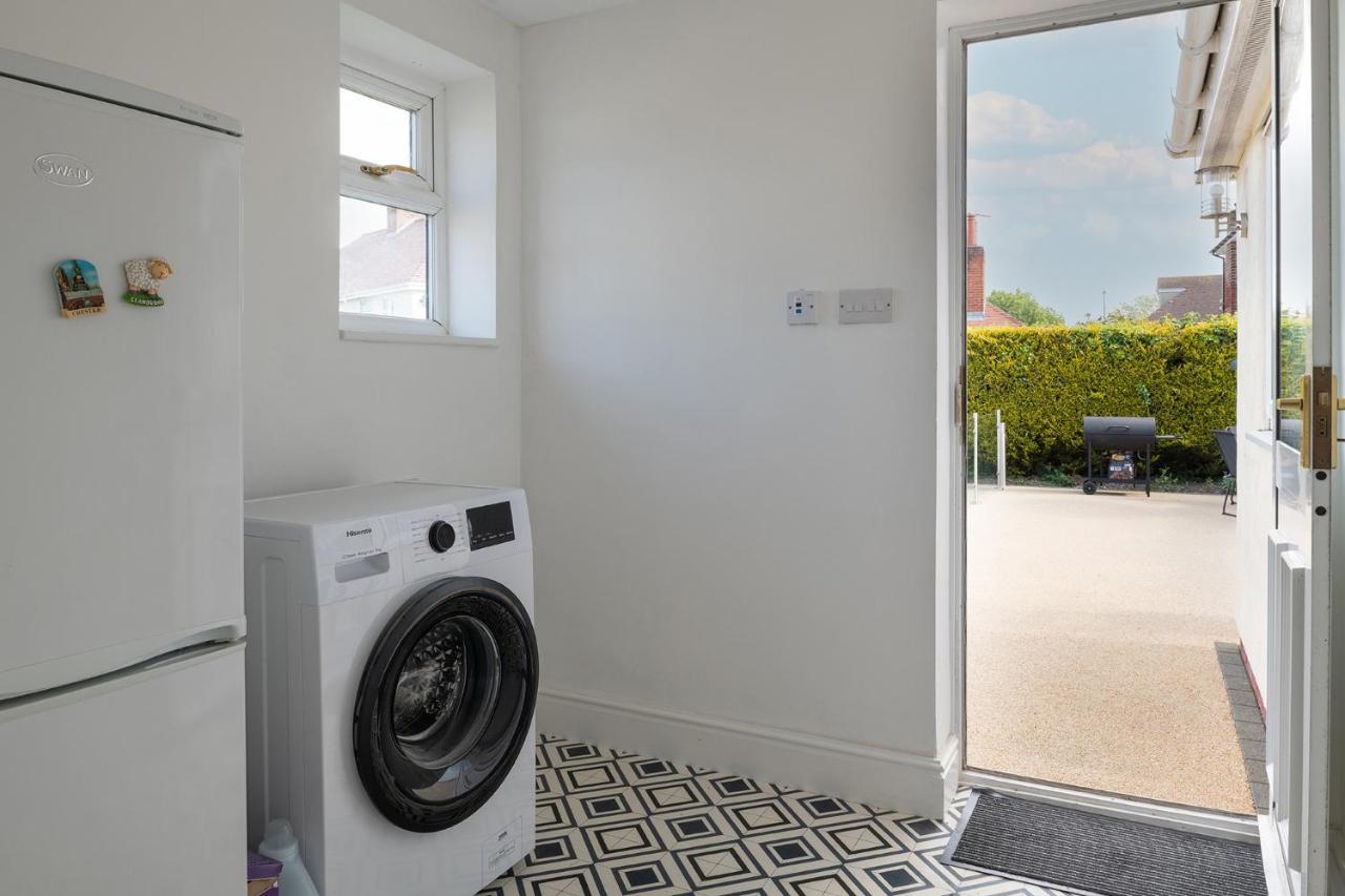 Lovely 3 Bedroom Home In Rhos On Sea Rhôs-on-Sea Exterior foto