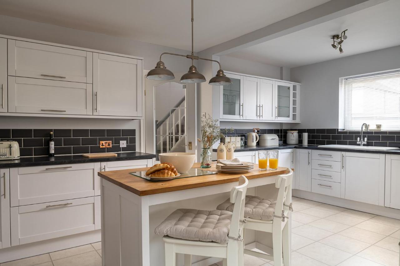 Lovely 3 Bedroom Home In Rhos On Sea Rhôs-on-Sea Exterior foto