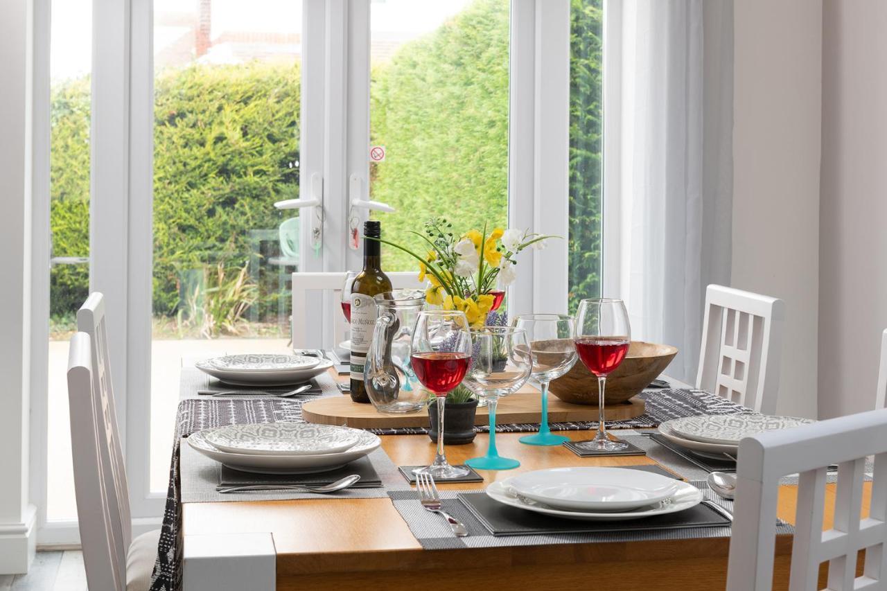 Lovely 3 Bedroom Home In Rhos On Sea Rhôs-on-Sea Exterior foto